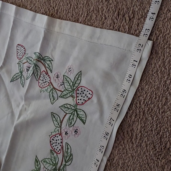 Vintage Handmade Embroidered Strawberry Design Table Cloth With 2 Napkins Set - Picture 5 of 12